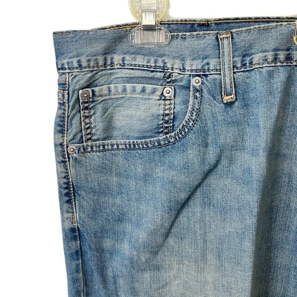LEVI STRAUSS & CO. MENS STRAIGHT LEG JEAN SIZE 52βX30β LENGTH FADED BLUES. - Picture 7 of 13